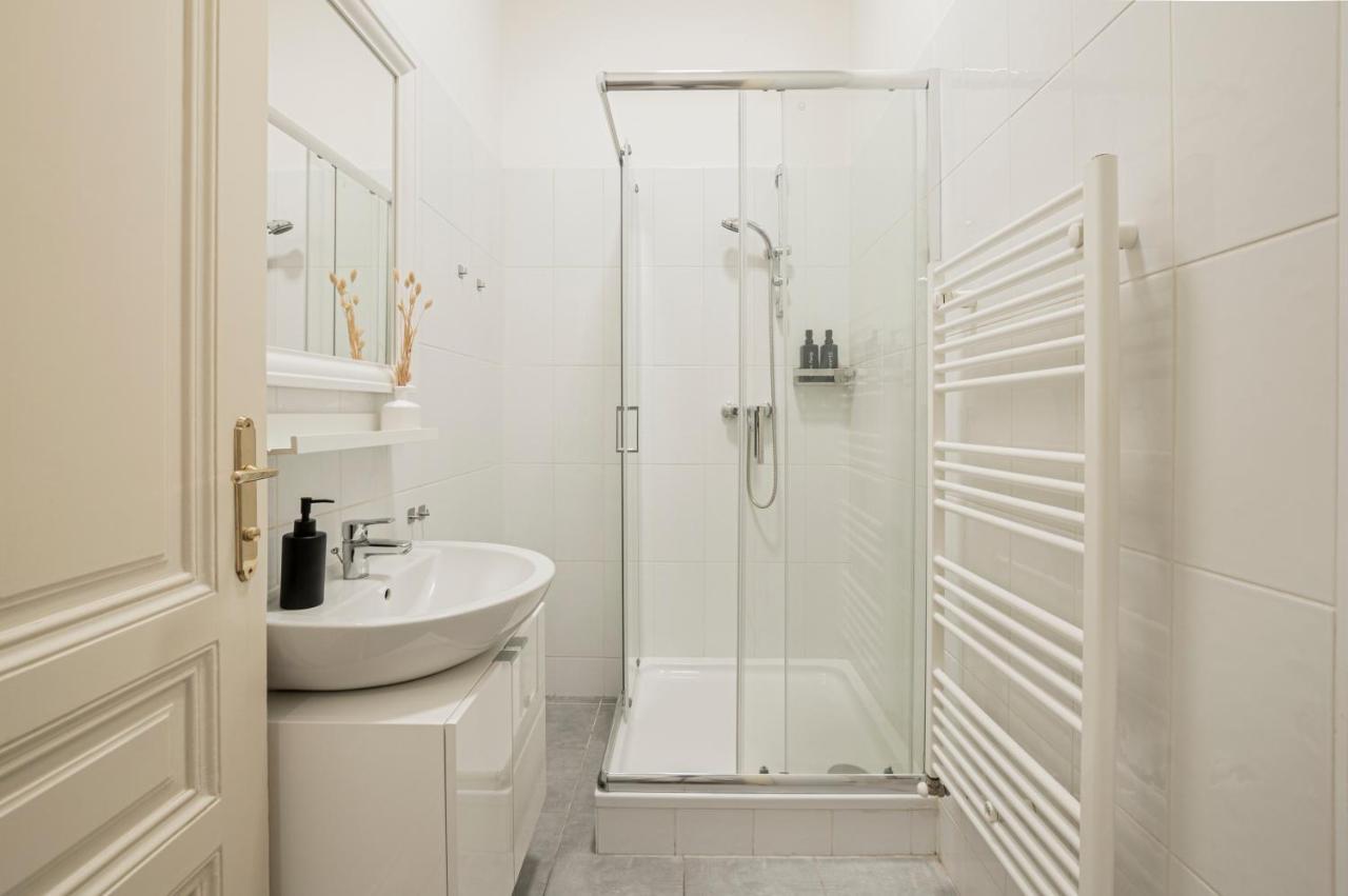 Charming Apt Perfect For 4-6 Tram, Self-Checkin Wien Exteriör bild