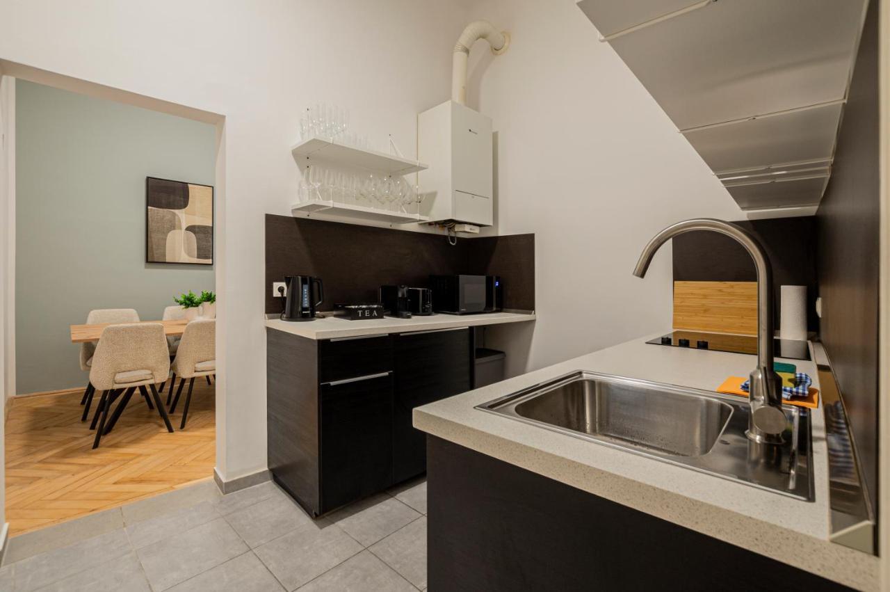 Charming Apt Perfect For 4-6 Tram, Self-Checkin Wien Exteriör bild