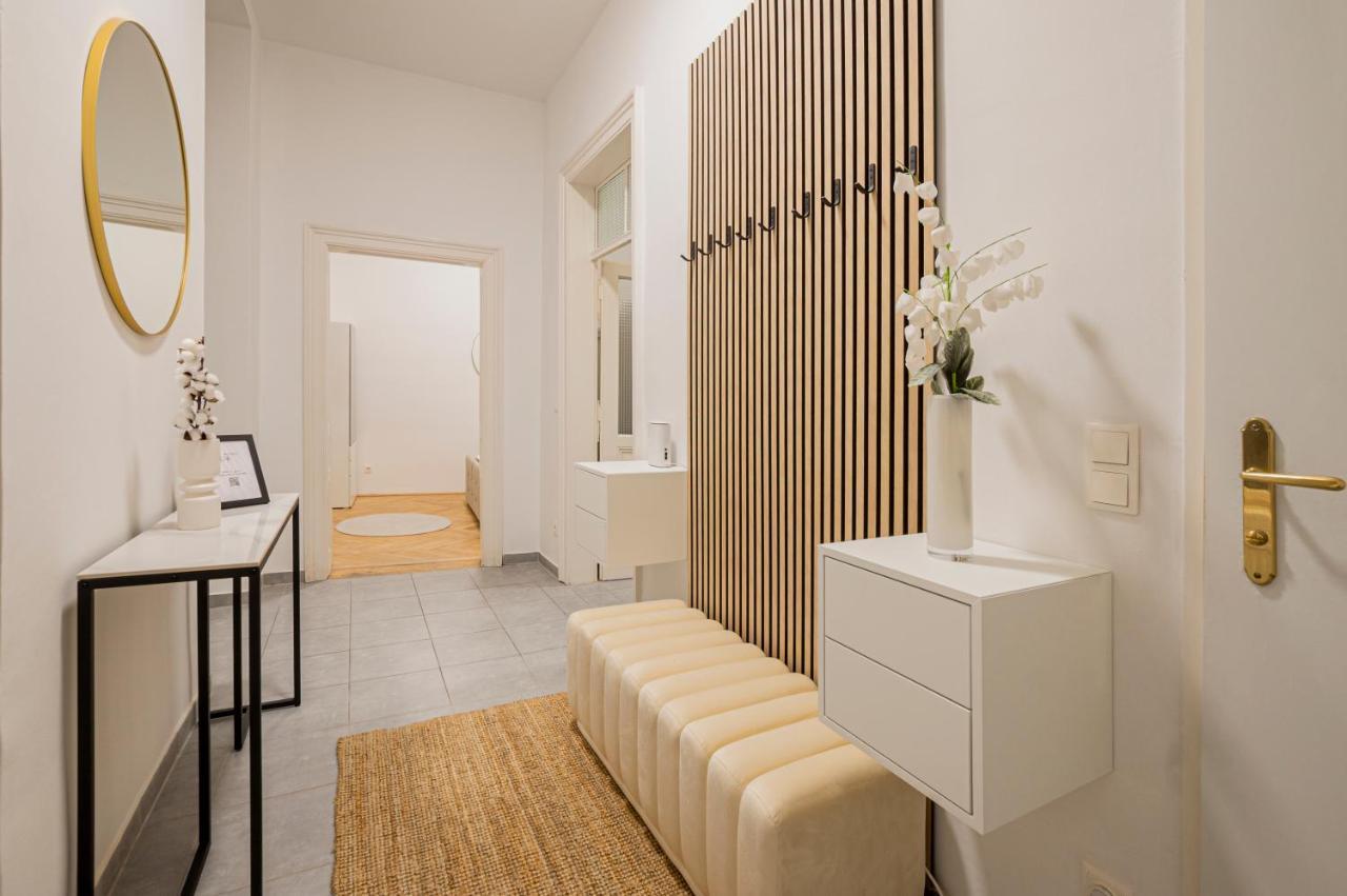 Charming Apt Perfect For 4-6 Tram, Self-Checkin Wien Exteriör bild